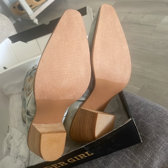 ARIDER girl boots. Size 10. NWOT. Never been worn! - Picture 8 of 8